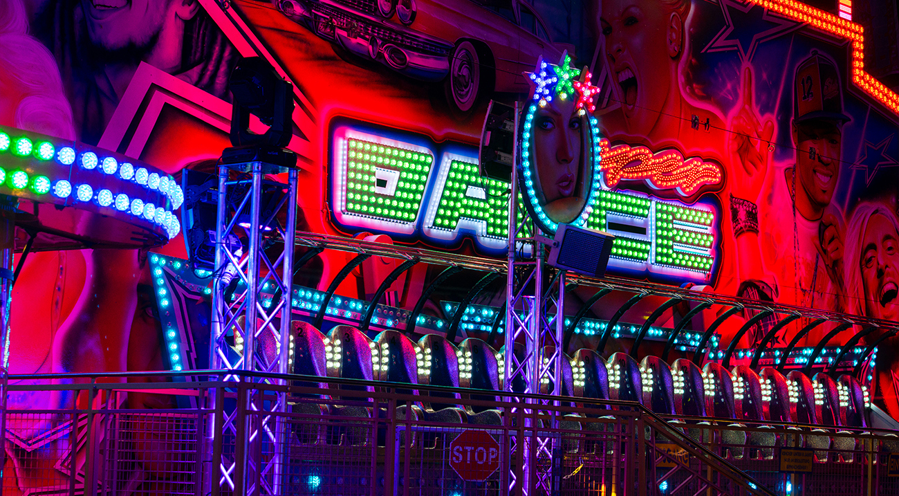Blütenfest Wiesmoor 2025 – Super Dance mit bunten Lichtern