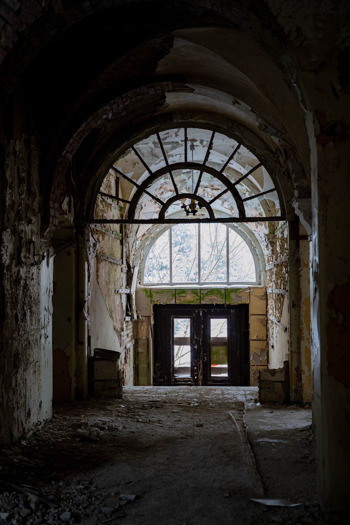 Johanniter Heilstätte Sorge – Schöner Deckenbogen im Eingangsbereich