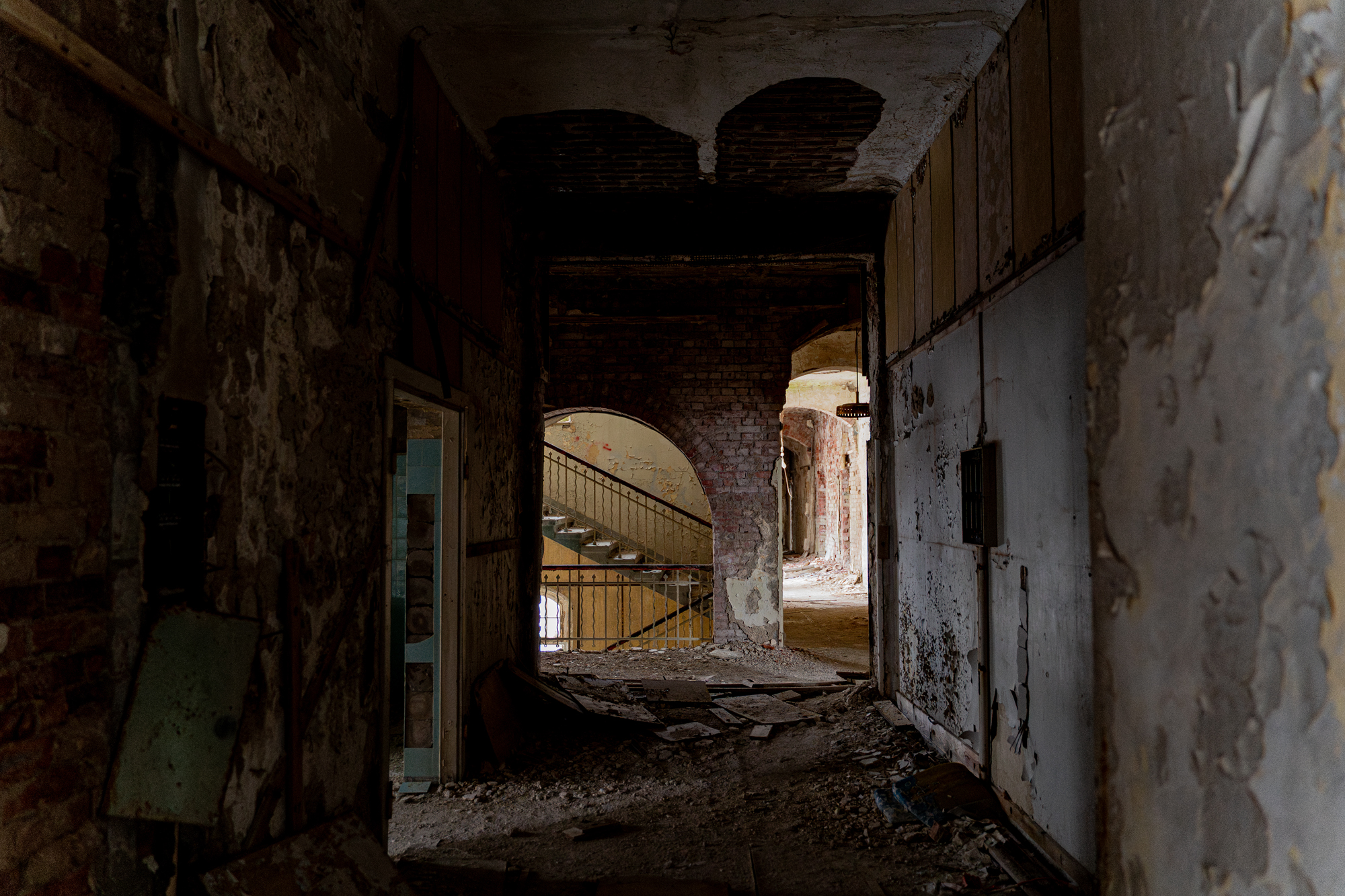 Johanniter Heilstätte Sorge – Flur mit Blick auf alte Treppen