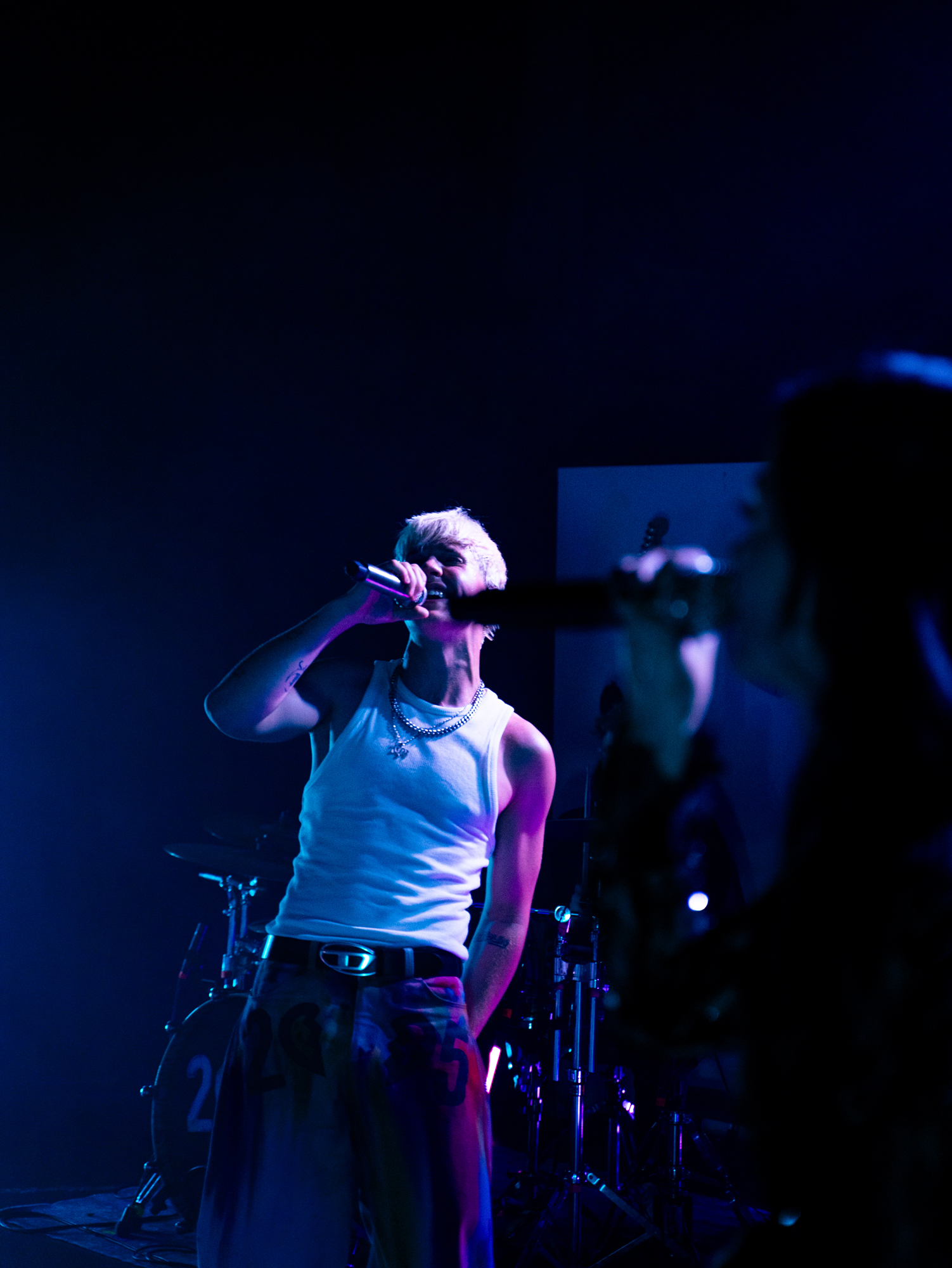 Sänger JBS und Karina während der 2005 Tour im Rosenhof Osnabrück